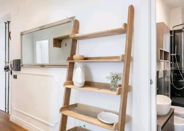 Whale Song - With Private Parking Apartment *