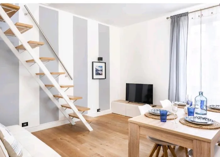 Whale Song - With Private Parking Apartment *