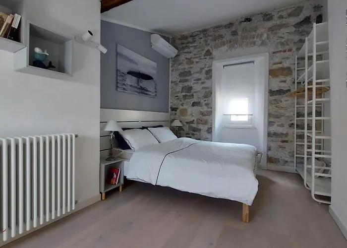 Whale Song - With Private Parking