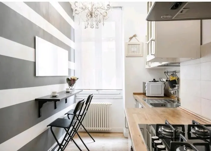 Whale Song - With Private Parking Apartment